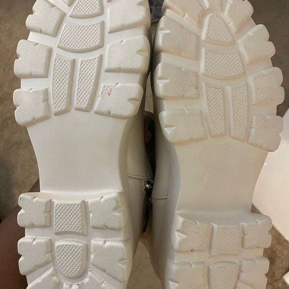 ⭐️SOLD⭐️Knee High Boots - Picture 2 of 5